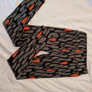LuLaRoe OS carrot print leggings